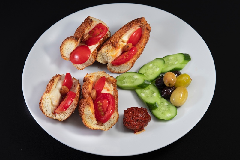 Kızarmış Peynirli Simit Tabağı